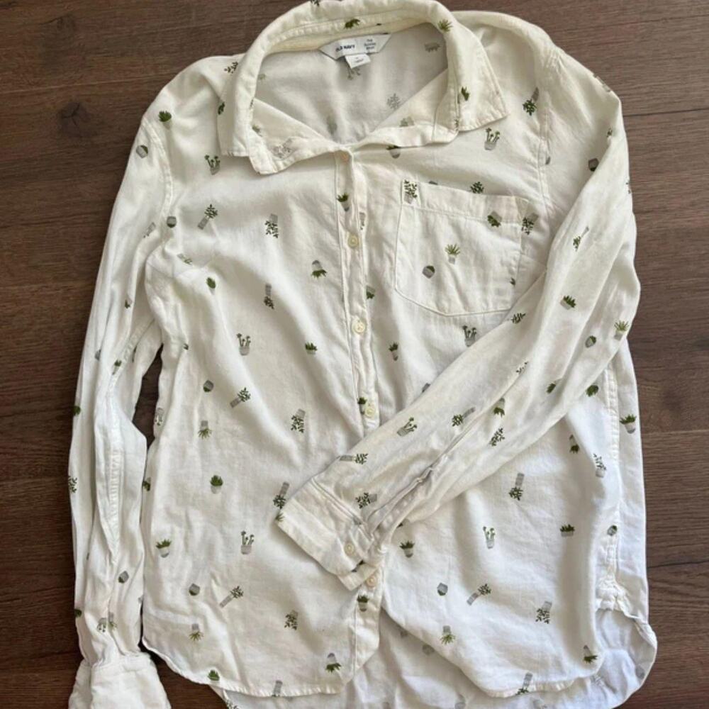 Old navy white button down shirt